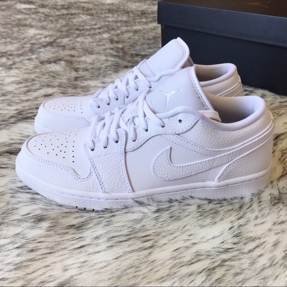 Men’s Nike Air Jordan 1 Retro Low "Triple White" - Picture 6 of 9